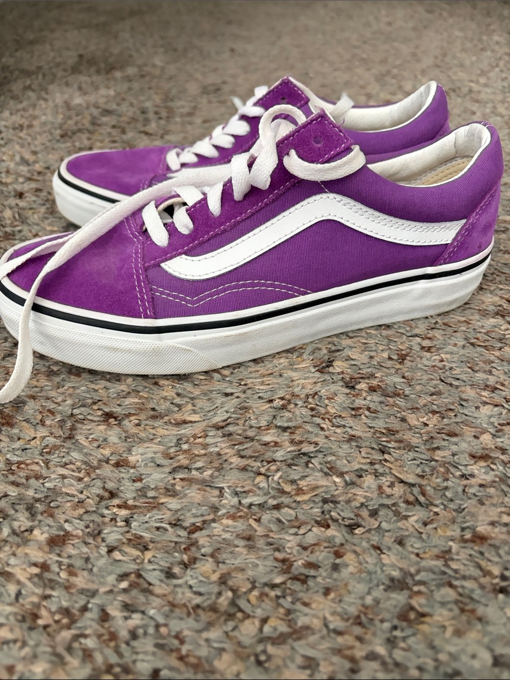 Vans Low-Top Old Skool Sneakers in Purple and White- like new